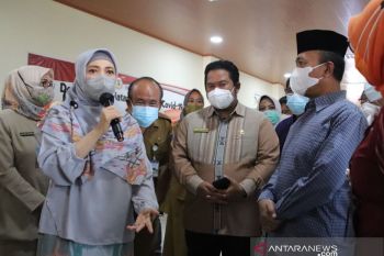Wagub NTB menekankan vaksin COVID-19 bagi Ibu hamil aman