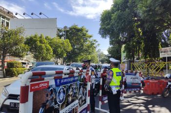 Kemarin, penyekatan ruas jalan dalam kota di Bandarlampung dibuka kembali