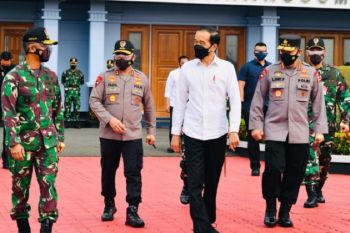 Presiden Joko Widodo ke Jawa Timur tinjau pelaksanaan vaksinasi dan resmikan bendungan