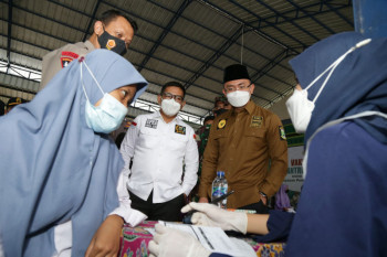 Wakil Gubernur: 57 persen tenaga kesehatan di Banten sudah dapat vaksinasi dosis ketiga