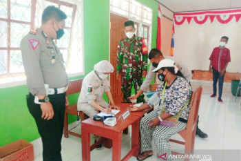 TNI/Polri bersinergi bantu vaksinasi warga Keerom perbatasan RI-PNG