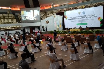 Kemen-Kop UKM berikan bantuan Rp684,8 Juta untuk kembangkan wirausaha di Lampung
