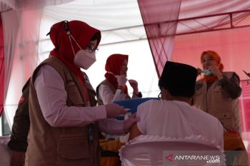 Ratusan santri pondok pesantren OKU Timur disuntik vaksin COVID-19