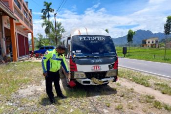 Seorang tewas, satu patah tulang karena tabrakan beruntun tiga mobil dan satu motor di Baso