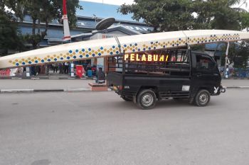 PON Papua- PODSI Sultra memboyong perahu menuju arena PON XX