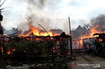 Kampung narkoba Jambi terbakar