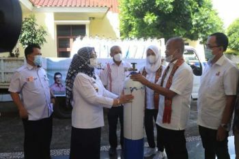Pemprov Sulbar terima bantuan 100 tabung oksigen dari Kadin untuk penanganan COVID-19