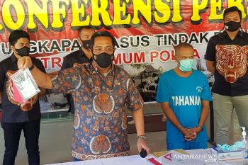 Polda Jateng tangkap seorang penjual mobil berdokumen palsu
