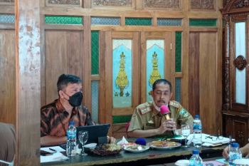 Sekda Pesisir Barat buka rapat forum komunikasi dengan pemangku kepentingan utama semester II