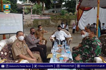 Sekda Pesisir Barat hadiri vaksin serentak di pesantren dan rumah ibadah