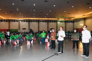 Presiden Jokowi tinjau pelaksanaan vaksinasi masyarakat di Bantul DIY