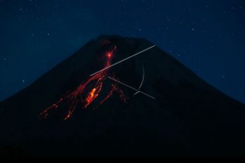 Dua kubah lava Gunung Merapi bertambah tinggi