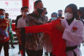 Wabup Lamsel lepas atlet asal daerahnya ikuti PON Ke XX di Papua