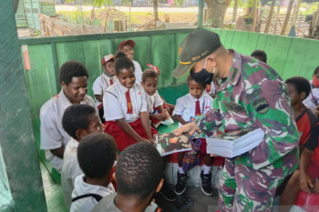 Satgas TNI sediakan tempat belajar bersama anak di wilayah perbatasan RI-PNG