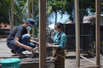 PLN NTT bedah tujuh rumah warga Ende memanfaatkan material FABA
