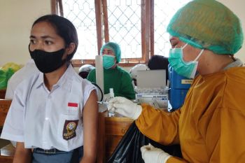 Polres Manggarai Barat gelar vaksinasi presisi bagi pelajar SMK