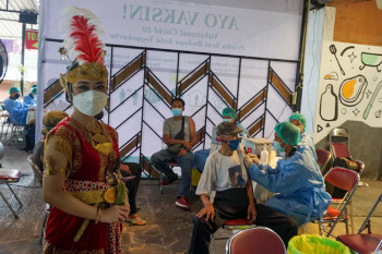 Pelaku seni dan budaya Yogyakarta menjalani vaksinasi