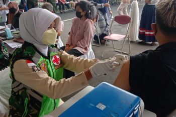 Denpom II/3 Lampung gelar vaksinasi dosis pertama bagi masyarakat umum