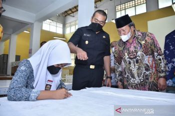 Produk dihasilkan SMKN 1 Ampekangkek ini, bakal dipakai ASN Agam