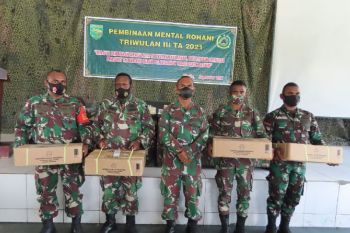 Prajurit TNI, PNS dan Persit Mimika mendapat pembinaan mental