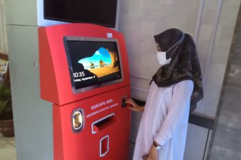 Untuk mudahkan pelayanan ke warga, Disdukcapil Solok sediakan mesin ini di taman kota