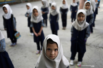 Anak-anak perempuan Afghanistan kembali bersekolah