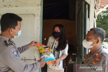 Polres Bangka Barat bagikan 120 paket sembako kepada warga