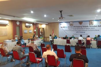 Cegah penularan COVID-19, PLN UP3 Padang kembali adakan vaksinasi