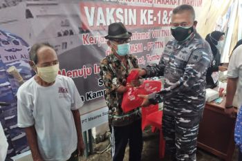 Lantamal VIII  bakti sosial di Likupang peringati HUT TNI AL