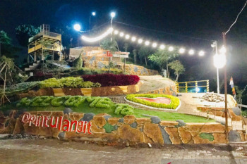 Khofifah imbau pengelola tempat wisata terapkan penggunaan "PeduliLindungi"