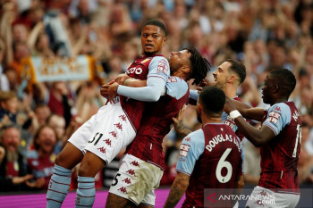 Aston lumat Everton 3-0