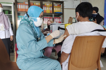 Airlangga: Vaksinasi di Lampung dan Sumbar jadi perhatian Presiden Jokowi