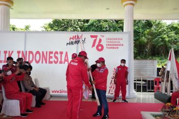 Gubernur melepas kontingen PON Sulbar menuju Papua