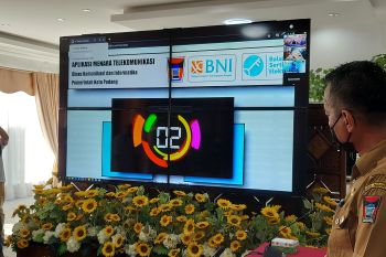 Cepat, efisien dan hanya tiga menit jika bayar retribusi menara di Padang menggunakan ini
