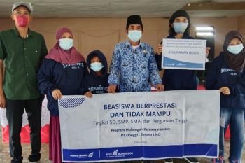 DSLNG kembali berikan beasiswa untuk 52 pelajar dan mahasiswa Batui