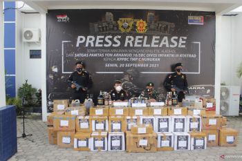 Bea Cukai Nunukan terima ribuan kemasan miras tangkapan satgas pamtas