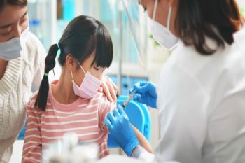 Imunisasi anak cegah KLBI PD3I