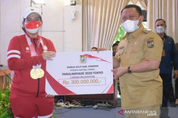 Sampai di Bangkinang, Leani Ratri diberi bonus Rp300 juta oleh Bupati