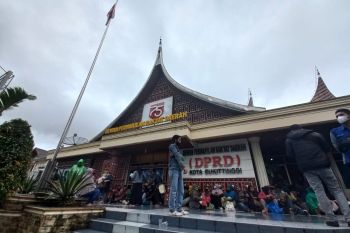 Herman Sofyan diberhentikan secara hormat sebagai Ketua DPRD Bukittinggi