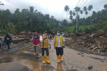 BPJN Sulut bersihkan Jalan dan jembatan terdampak banjir di Minahasa Tenggara