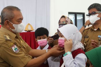 Kemenkes beri bantuan penanggulangan COVID-19 untuk Kabupaten Polewali Mandar