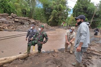 TNI AL bantu warga tertimpa bencana di Minahasa Tenggara