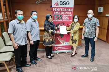 BSG serahkan CSR pada BPJAMSOSTEK lindungi pekerja rentan