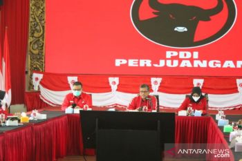 PDIP mendistribusikan kendaraan sampah untuk bersihkan Sungai Ciliwung