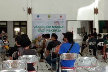 Vaksinasi COVID-19 massal Disnakertrans DIY menyasar 2.000 pekerja Bantul