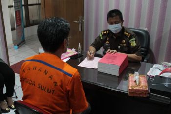 Kejaksaan terima tahap II kasus korupsi lampu jalan