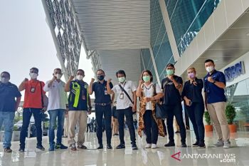 Praktisi wisata sambut wisatawan asing di Bandara Sam Ratulangi