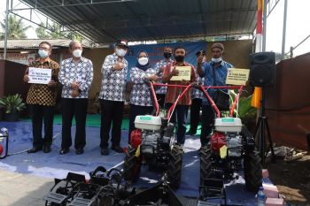 Pemkab Sleman serahkan bantuan alsintan kepada 19 poktan