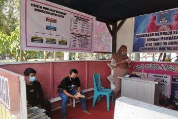Polsek Kolaka siapkan taman baca di gerai vaksinasi