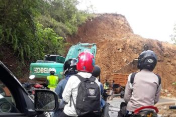 Jalan transSulawesi Mamuju dibuka tutup